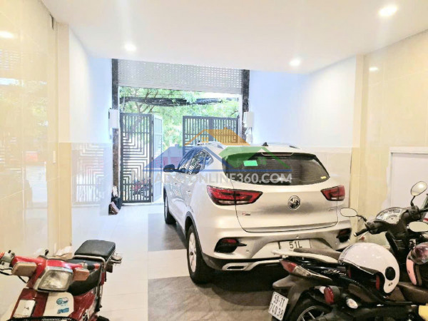 Hẻm 1 sẹc diện tích 47 m2 đúc 3 tấm có 4 tê q4