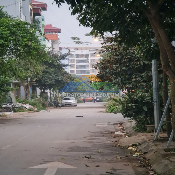 123m2 3 mặt tiền phố kinh doanh sầm uất rộng 16m  tại trâu quỳ, gia lâm. lh 0989894845
