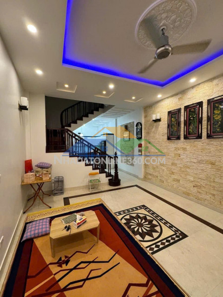 Nhà đẹp -lõi đống đa - ngõ thông -ô tô cách 10m full nội thất - toàn gỗ lim nguyên khối