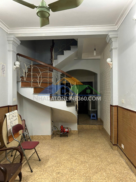 Cho thuê nhà ở gđ, nữ 3 em  ngõ 23  đông tác, 39m2, 2 ngủ, 2 vệ sinh, chỉ 8 triệu/tháng