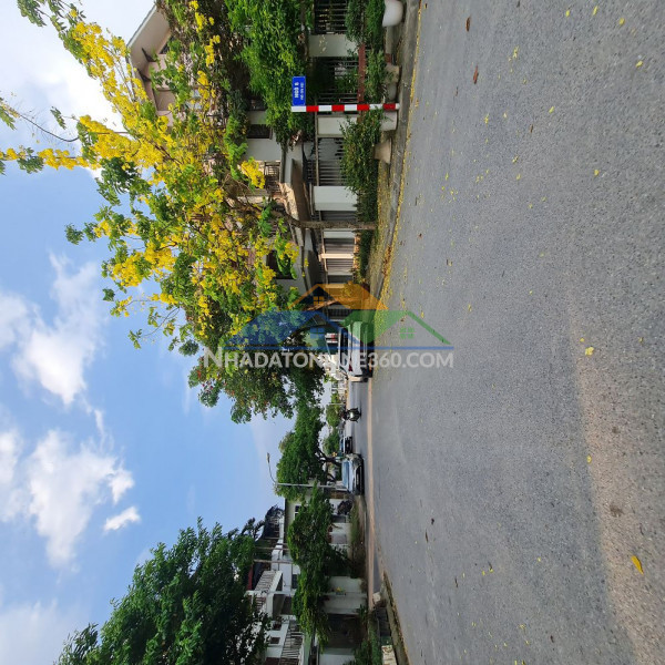 Thị trường 5x tr.m2 mà chủ bảo bán 3x tr.m2 cho 99m2 đường ô tô tại gia lâm, hà nội. lh 0989894845