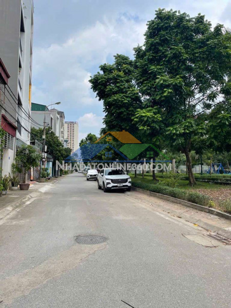 Đất đẹp trung tâm bồ đề long biên hướng nhìn ra hồ diện tích 100m mặt tiền: 6m 20 tỷ