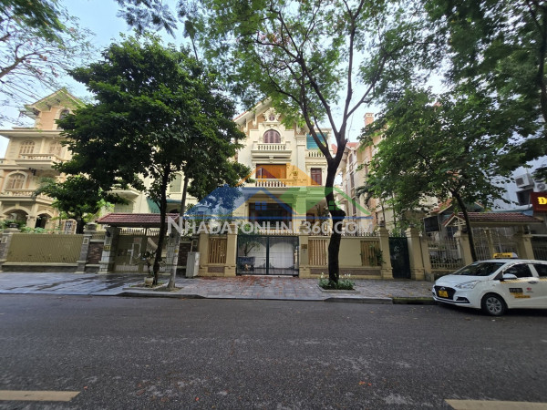 Bán biệt thự vị trí đẹp nhất bán đảo linh đàm view hồ, diện tích 254m2, mặt tiền 13m, giá chỉ 70 tỷ