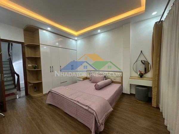 Cho thuê nhà mặt phố. phố trạm. 60m2 * 6 tầng * 23 triệu. thang máy, kinh doanh.