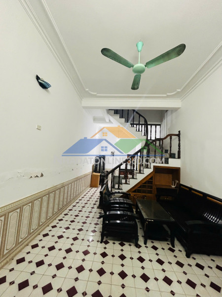 Cho thuê nguyên căn nhà phố sài đồng - 65m - ô tô tránh - sát chợ - 7 tầng - thang máy