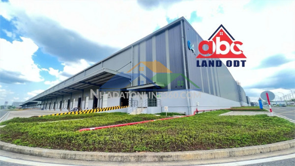 Xoo6 kho bãi vận hành logistic. có thể chuyển đổi làm xưởng sản xuất công nghệ cao