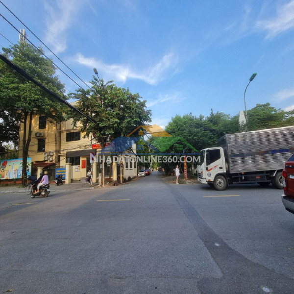 Hãy ghé ngay trâu quỳ, gia lâm! có nhà 4 tầng 50m2 phố kinh doanh.