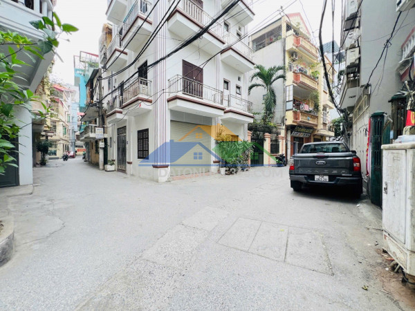 Bán nhà riêng nguyễn khang - cầu giấy - 42mx5 tầng ba bước ra phố nhà đẹp full nội thất - 8.x tỷ