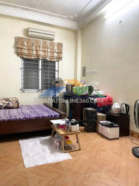 Cho thuê nhà ngõ 647 lĩnh nam, ô tô đỗ cửa, 4 tầng, 25m2, 3 ngủ, 7.5 triệu - vào được ngay