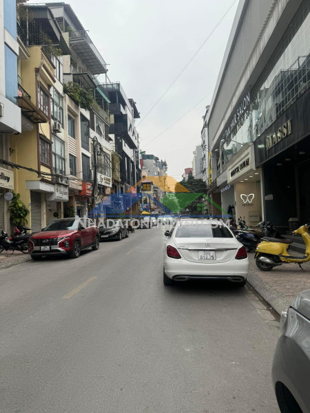 Mặt phố nguyễn hy quang ! mặt phố – nhà hai mặt – mặt tiền lớn – kinh doanh tốt  – vỉa hè rộng.
