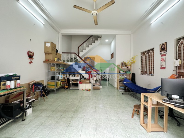 Nhà bán định cư nước ngoài  -  dt 58,5 m2,  huỳnh văn bánh , 3 tầng với 3pn giá 6 tỷ 650tr ( tl )