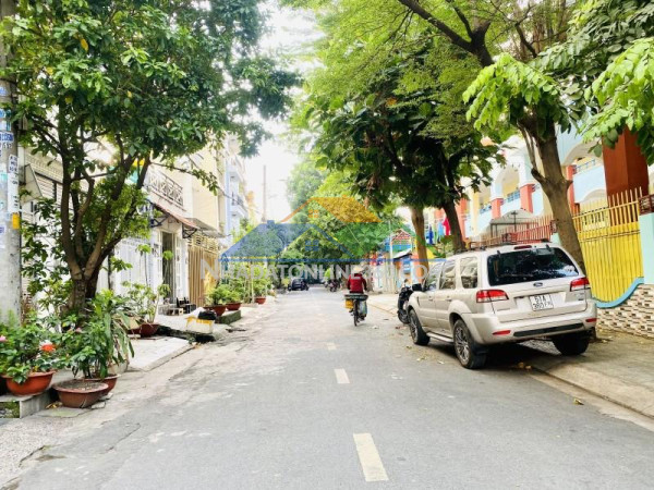Toà nhà 7 tầng có hầm, ngay trục đường dương quảng hàm, phan  v trị. dt 105m2  dòng tiền 65 tr/ th