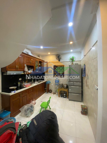 2,95 tỷ - nhà tập thể tầng 2 như chung cư cao cấp - phố láng hạ, ô tô đỗ chân cầu thang -2pn, 2 mặt thoáng