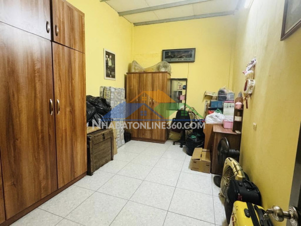 Tập thể tầng 2 phố quỳnh mai, hai bà trưng - dt 70m, 2 ngủ, hơn 2 đồng