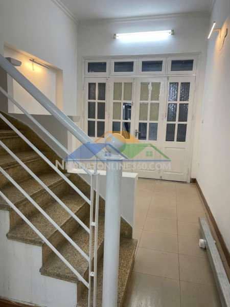 Cho thuê nhà đẹp nguyễn khoái, hoàng mai, 3 tầng x 58m2, 3 pn, 10.5 triệu ô tô 16 chỗ vào