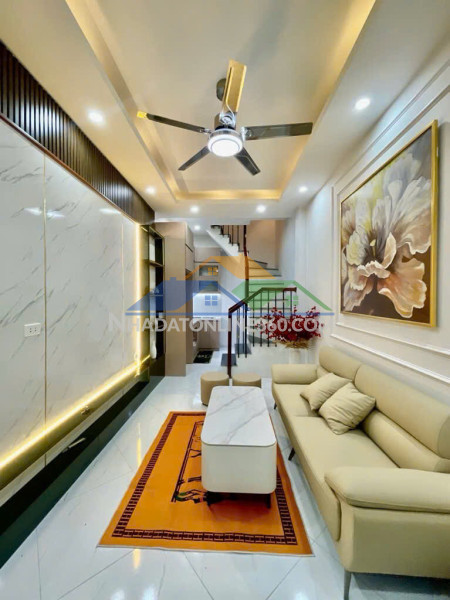 Phố võ thị sáu-hai bà trưng dt 30 met, 3 tầng, ngõ rộng 3 m, ngõ thông,50 ra ô tô, gần hồ,công viên điều hòa, kinh doanh đỉnh cao.sổ đỏ cc,thiện chí bán