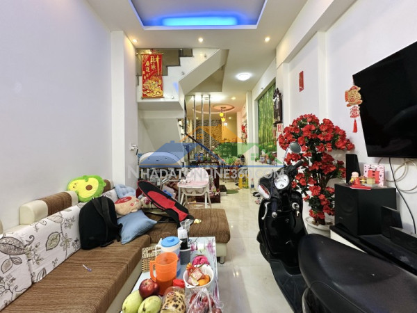 N244- nhà bán chính chủ - p11 - trần hữu trang - 60m2 , 4 phòng ngủ - 3 tầng - 6.5 tỷ.