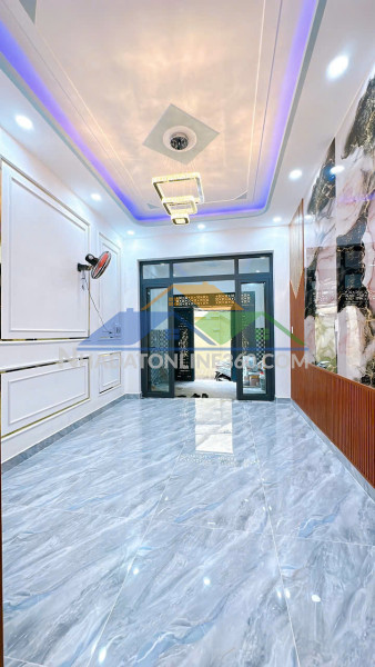 Hẻm 1 sẹc diện tích 47 m2 đúc 3 tấm có 4 tê q4