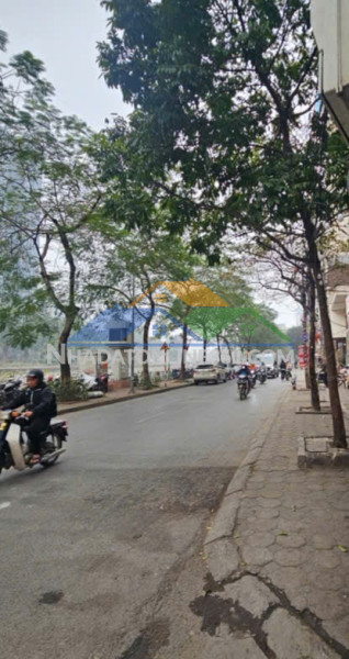 Nhà đẹp phố nguyễn khang, ngõ nông, gần phố - 46m2, 9,799 tỷ