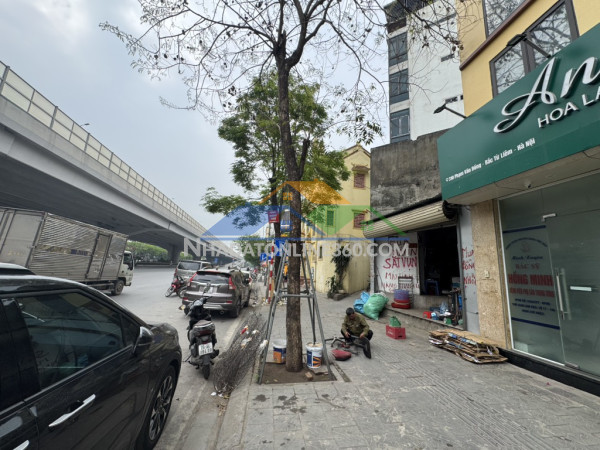 Nhà đẹp ở ngay - tặng nội thất - gần oto.chủ nhà làm chuyển nơi làm ăn nên bán lại.