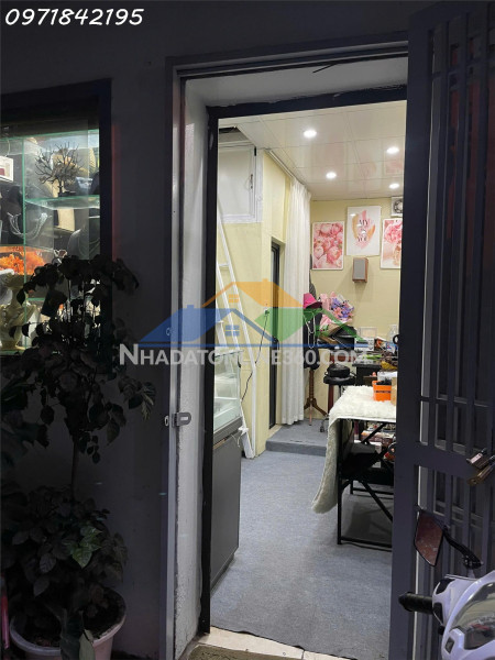 Cho thuê nhà gần uỷ ban phường kim liên, quận đống đa. cách mặt đường lương định của chỉ 20m2