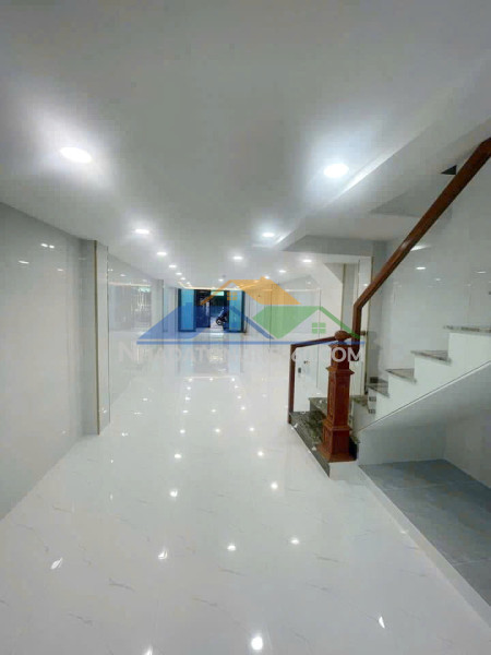 Nhà 3 tầng nở hậu sát mặt tiền tùng thiện vương p12q8. giá 6,88 tỷ tl