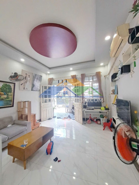 Bán nhà 1 trệt 1 lầu trung tâm đông hòa,đường xe hơi phà phà,gần go dĩ an