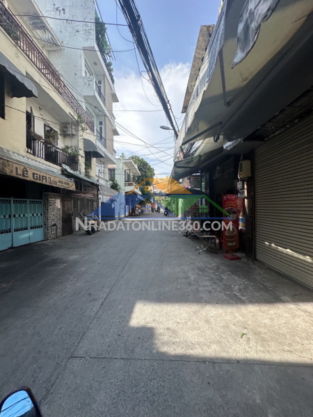 Nhà bán đường tôn thất thuyết- xe hơi tói nhà- thuận tiện đi  lại -trục đường thông với xóm chiếu, tôn đản, nguyễn tất thành.