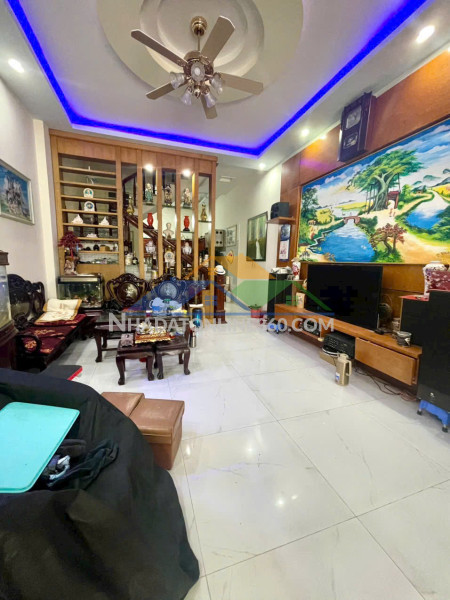 Nhà mặt đường vĩnh tiến, 68m 4 tầng, giá 6.1 tỉ, ô.tô đỗ cửa thoải mái