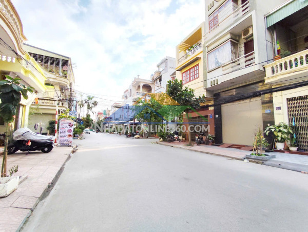 Nhà 3 tầng thiên lôi - sân cổng riêng, 45m, gần aeon, giá 2.55 tỉ