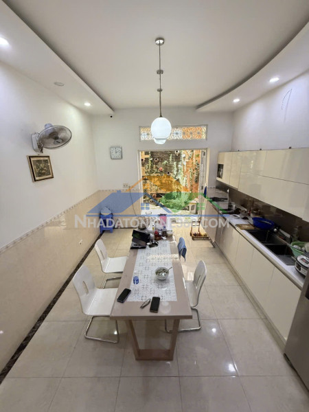 Siêu hiếm nhà mặt tiền kinh doanh hương lộ 2 gần ngã tư 4 xã 200m2,4 tầng nhỉnh 19 tỷ