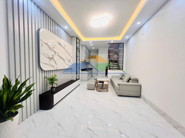 Nhà trung tâm cầu giấy – 45m2 x 6 tầng – gara - giá chỉ hơn 15 tỷ.