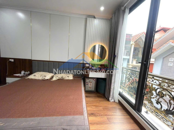 Bán nhà lô góc phố cầu giấy  nở hậu, sát ô tô tránh 54m giá chỉ 12.9 tỷ