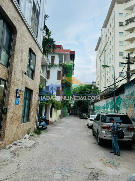 Nhà mới kính coong, thoáng sáng, ở ngay.
trung tâm cầu giấy