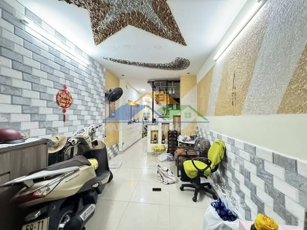 Nhà đường cống quỳnh nguyễn cư trinh quận 1.