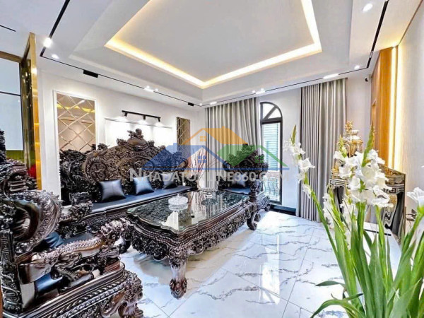 Bán nhà mặt phố cầu giấy, vỉa hè rộng, kinh doanh đắc địa, dt 55m2 x5t giá 21 tỷ