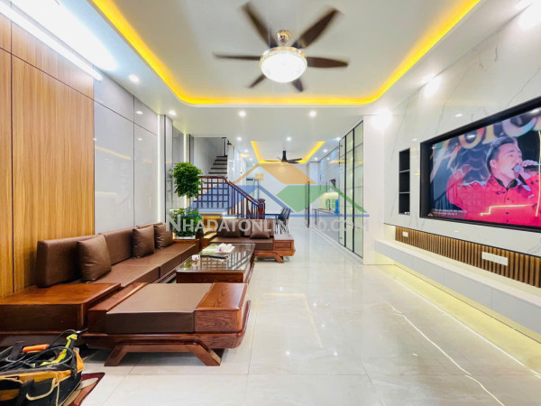 Cho thuê nhà nguyên căn ngxo 141 giáp nhị, 5 tầng x 50m2, 4pn, 4 wc full đồ, 15 triệu