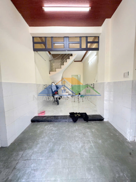 Bán nhà 2 tầng mặt tiền bến bình đông p15q8. giá: 5.5 tỷ