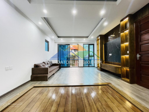 Nhà đại từ, dt 45m2 xây 5 tầng, giá 7.25 tỷ, mới, ở luôn, ngõ thoáng, gần đường, sđcc