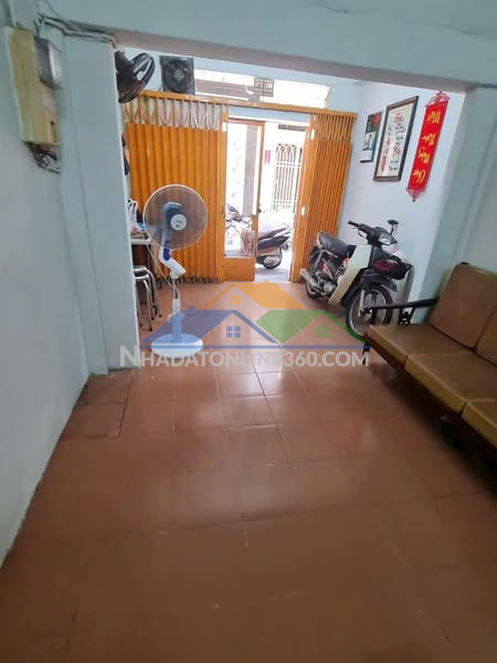 Nhà đường nguyễn văn cừ phường 2 quận 5.
