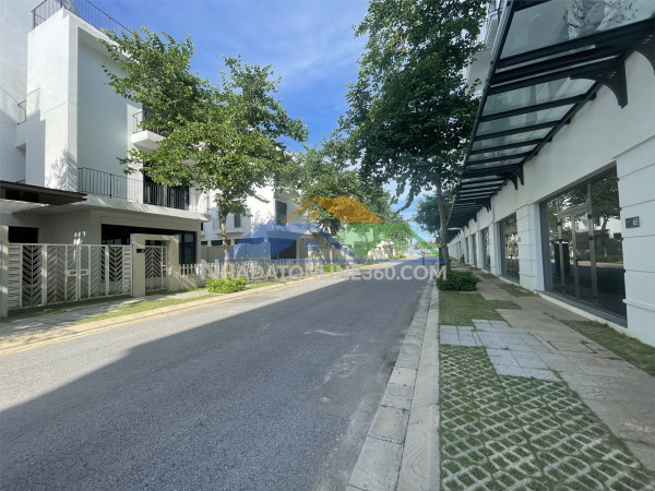 2.8 tỷ - shophouse mặt biển sầm sơn. sổ lâu dài. ck 10%, tặng 360tr. số 1 sầm sơn.  lh: 0966 343 969