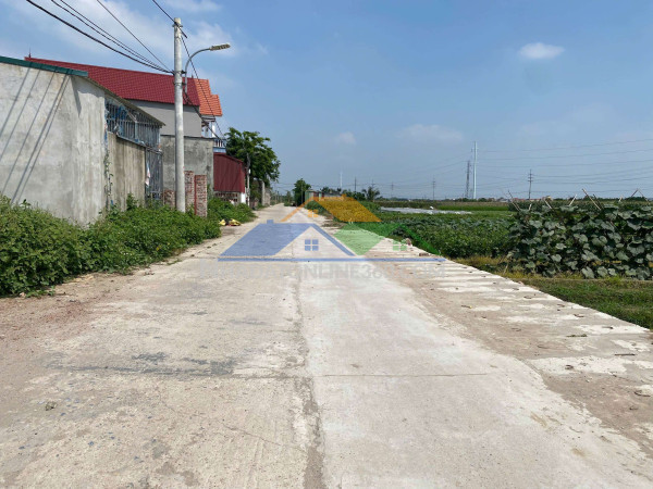Cc em quang bán 4 lô bìa làng tt quang minh,giá f0 đầu tư,lh e quang xem đất