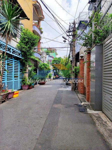 Siêu hiếm 12x18 – chỉ 24 tỷ – 5 ôtô ngủ trong nhà