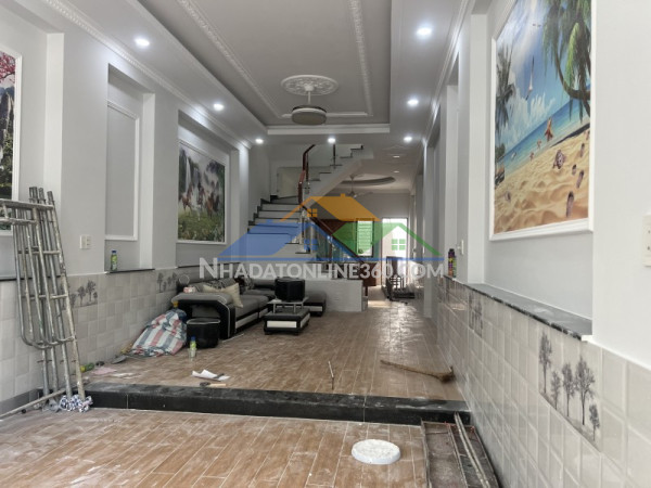 Bán nhà mặt phố q.9, 115m², 3 tầng, 8.7 tỷ, sổ hồng