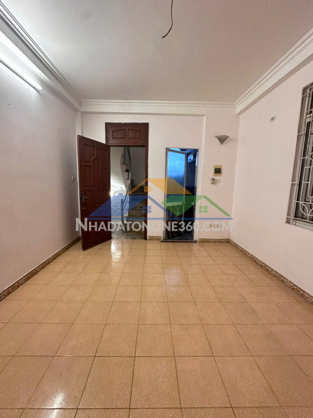 Chỉ duy nhất 1 căn  tập thể đống đa 55m  2 ngủ bếp vệ sinh riêng nhà đẹp ở ngay chỉ nhỉnh 3 tỷ lh 0817606560