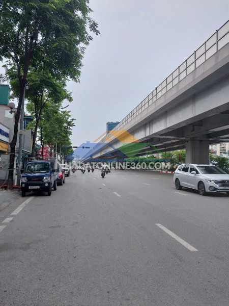 Bán nhà phạm văn đồng – lô góc, ngõ thông gần phố, full nội thất – 5 tầng, 6.5 tỷ