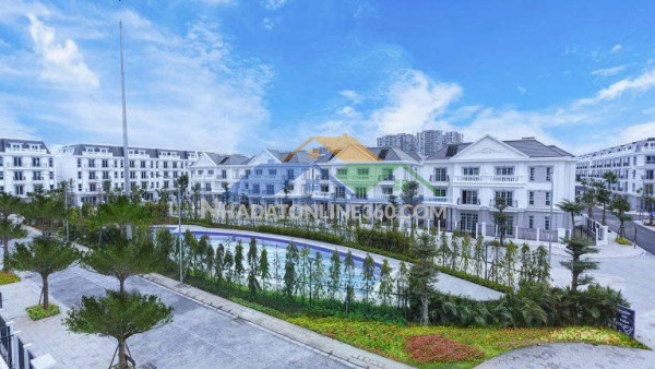 Bán liền kề 15 tỷ ô tô đỗ cửa kinh doanh, trung tâm gia lâm cạnh công viên hồ đièu hoà 31 ha 0931711838