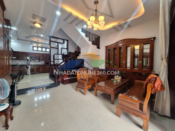 Bán nhà thủ đức, đường số 8, trường thọ. dt 105m2, 2 tầng, 3pn. sổ hồng, giá 7.85  tỷ. lh: 0933125879