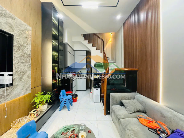 Hàng hiếm tại phố dịch vọng cầu giấy 60m 5 tầng thang máy giá 13.5 tỷ, dòng tiền.