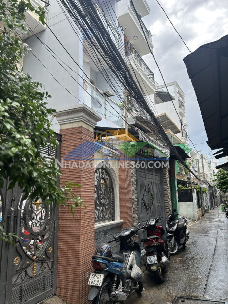 ???? nhà bán đường tôn thất thuyết- xe hơi vi vu ngang nhà- giao thương giữa nguyễn thần hiến, bến vân đồn qua xóm chiếu, tôn đản.

????